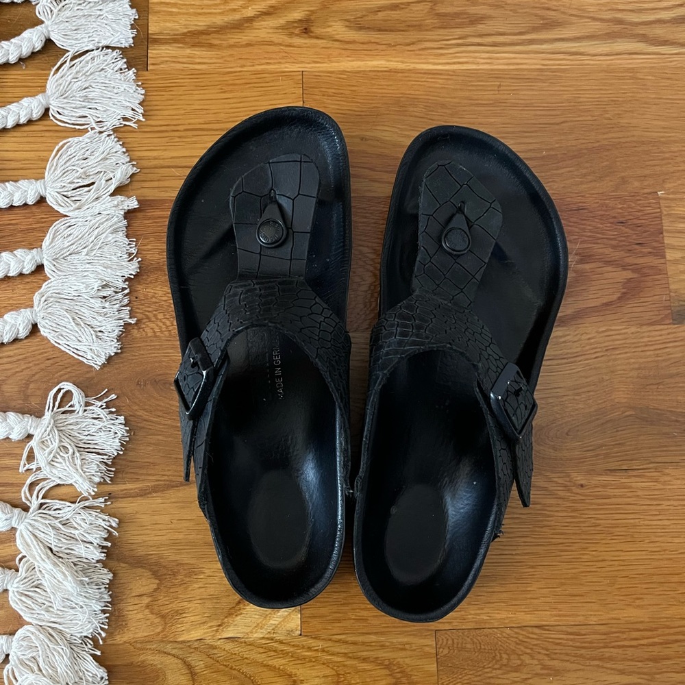 Birkenstock leather Gizeh sandals in 39 narrow